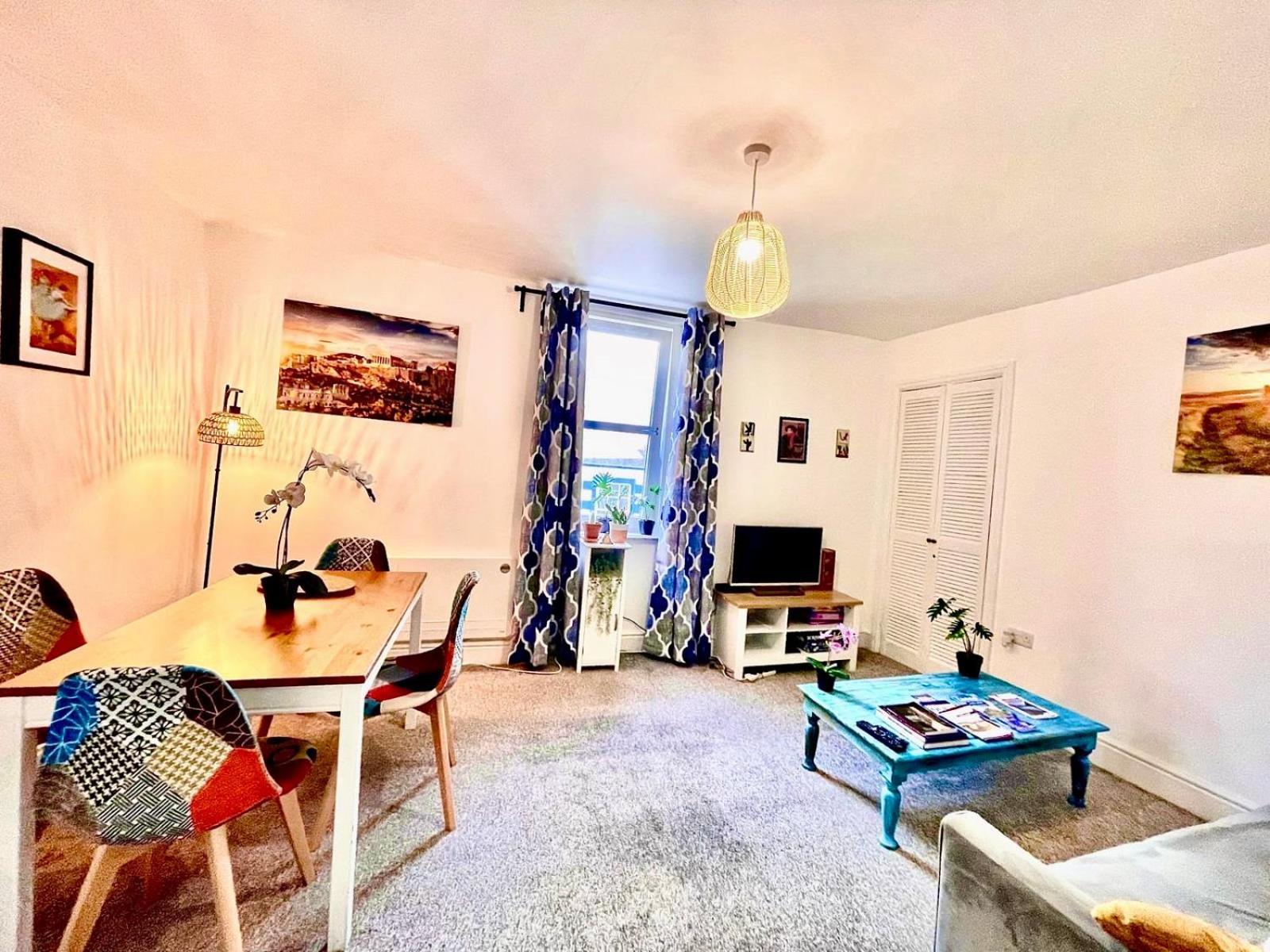 Cosy Authentic Flat In The Heart Of Galashiels Bagian luar foto