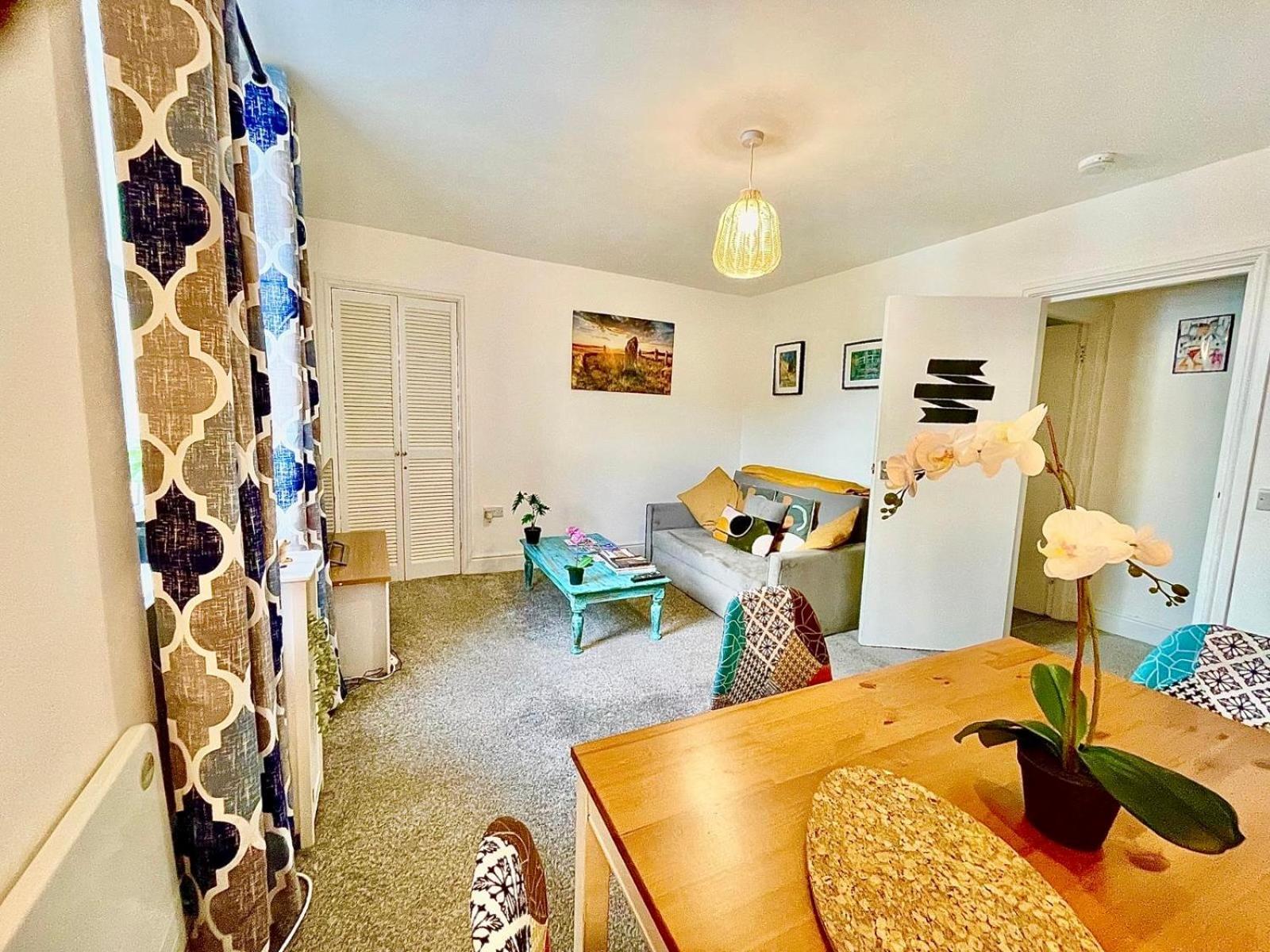 Cosy Authentic Flat In The Heart Of Galashiels Bagian luar foto